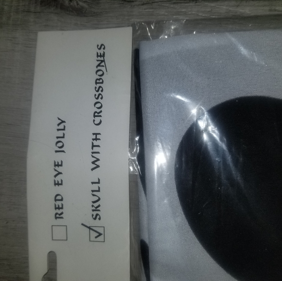 Skull Flag - Picture 2 of 5